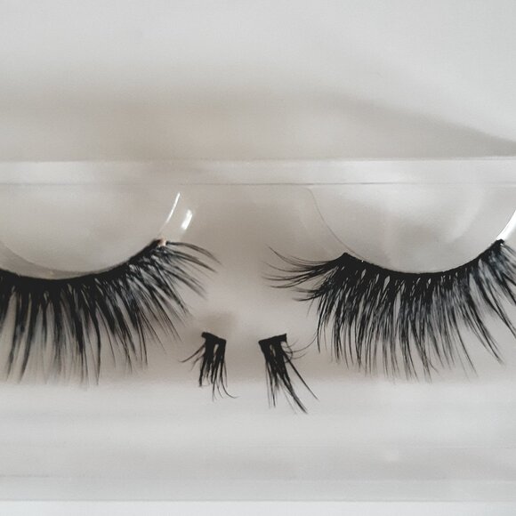 Huda Beauty False Eyelashes - Picture 3 of 3